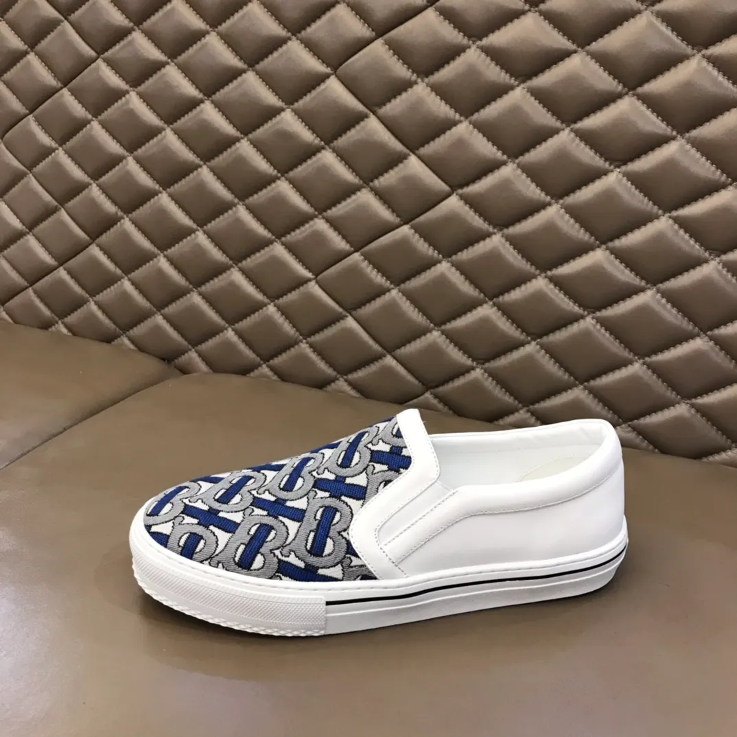◾️▫️P340. B's new spring and summer product, men's classic low-cut slip-on sneakers, are made of classic retro B's printed canvas material, spliced ​​with layered calfskin, and decorated with a new brand logo. First-layer cowhide lining, embossed Burberry logo on the heel, and original TPU outsole!   Size: 38-45